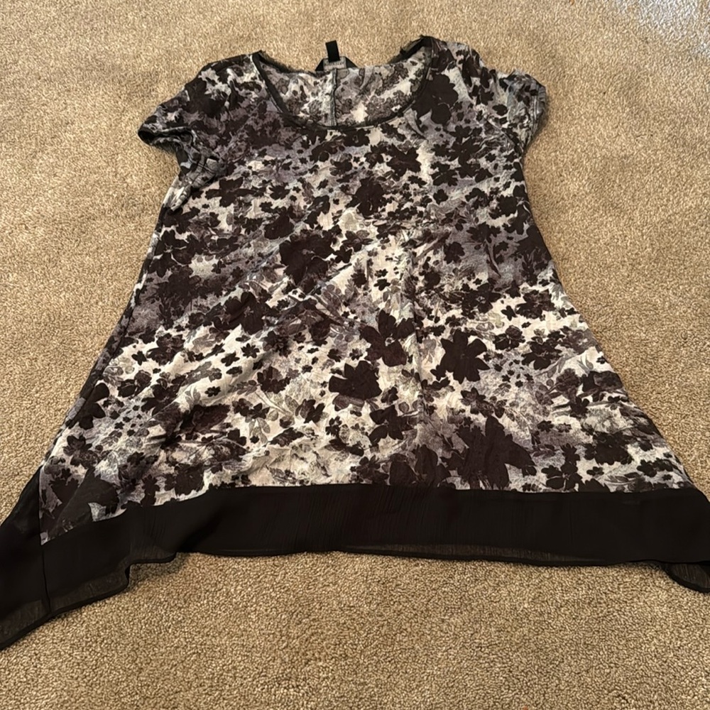 Vera wang tunic top